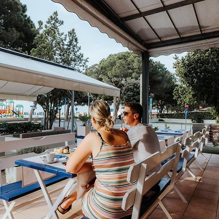 Hotel Villa Franca Lignano Sabbiadoro Buitenkant foto