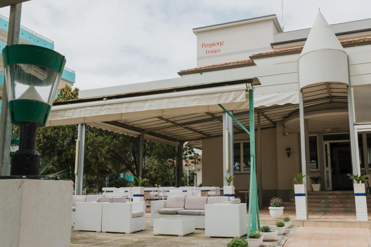 Hotel Villa Franca Lignano Sabbiadoro Buitenkant foto