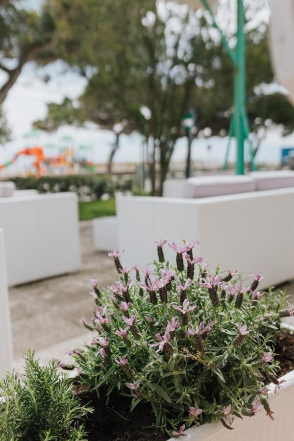 Hotel Villa Franca Lignano Sabbiadoro Buitenkant foto