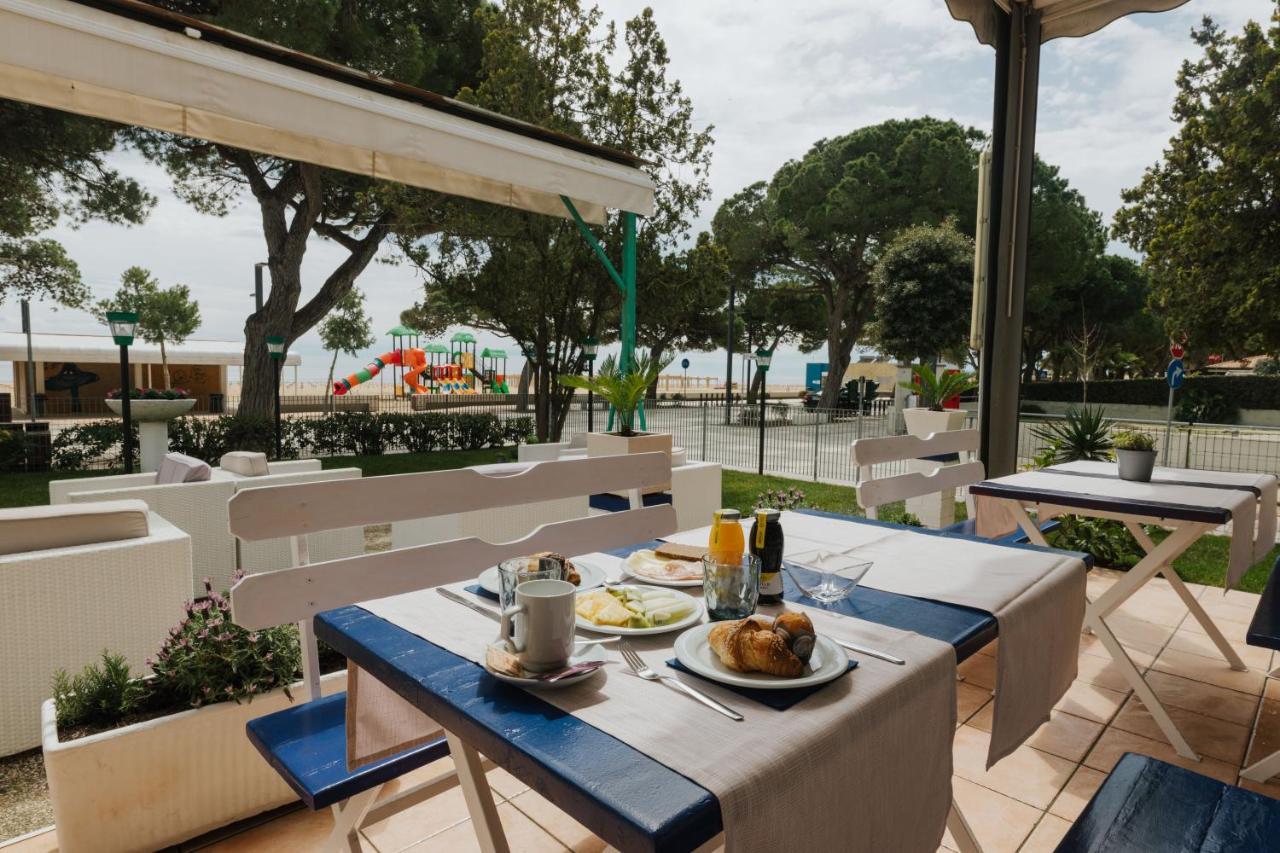 Hotel Villa Franca Lignano Sabbiadoro Buitenkant foto