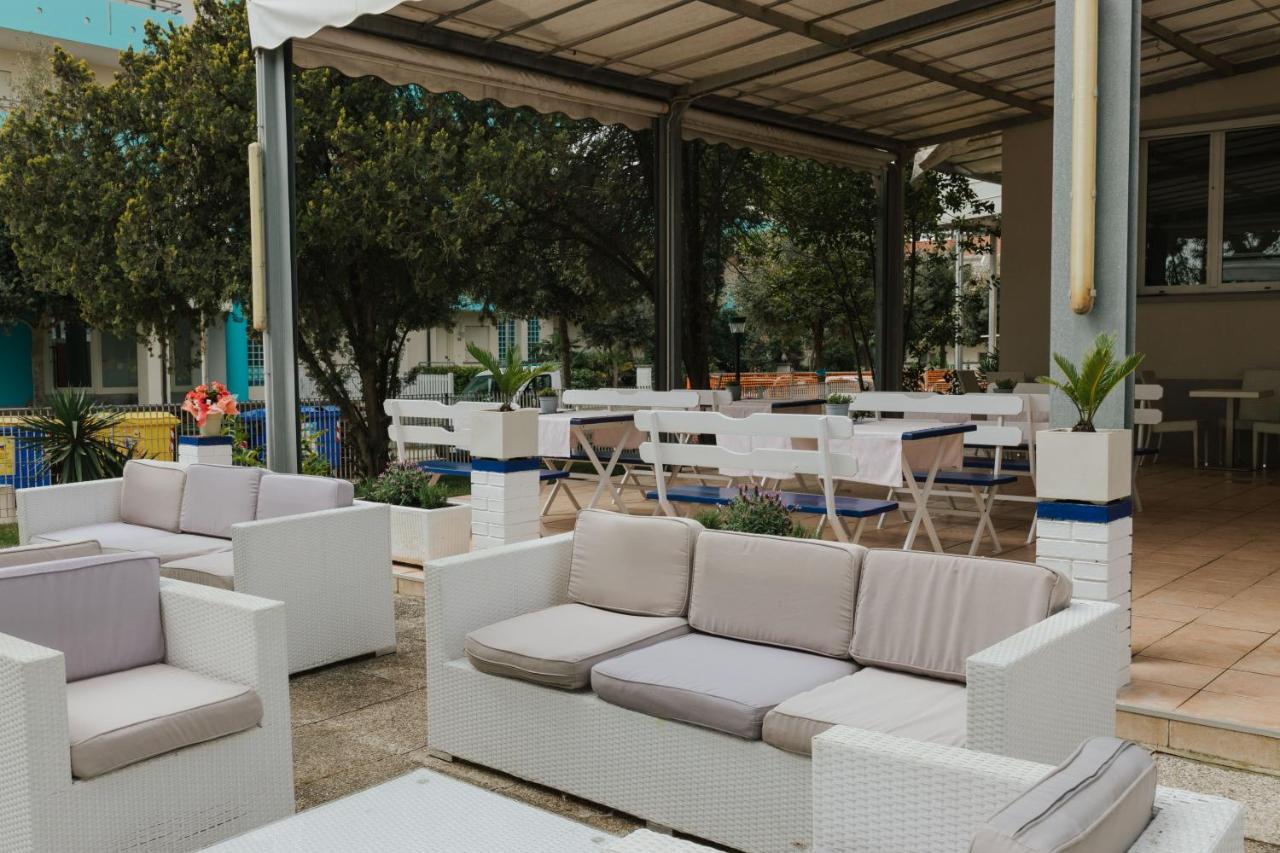 Hotel Villa Franca Lignano Sabbiadoro Buitenkant foto