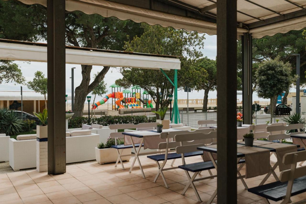 Hotel Villa Franca Lignano Sabbiadoro Buitenkant foto