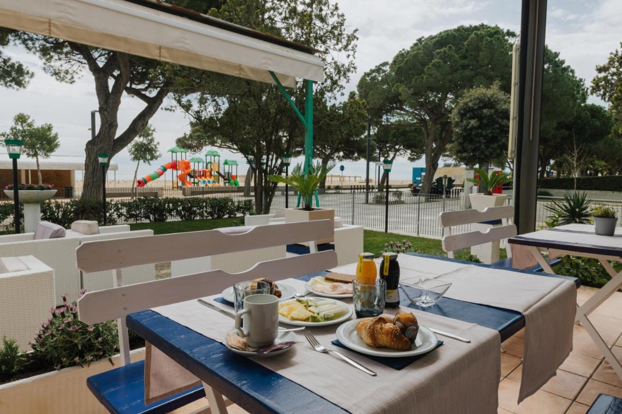 Hotel Villa Franca Lignano Sabbiadoro Buitenkant foto