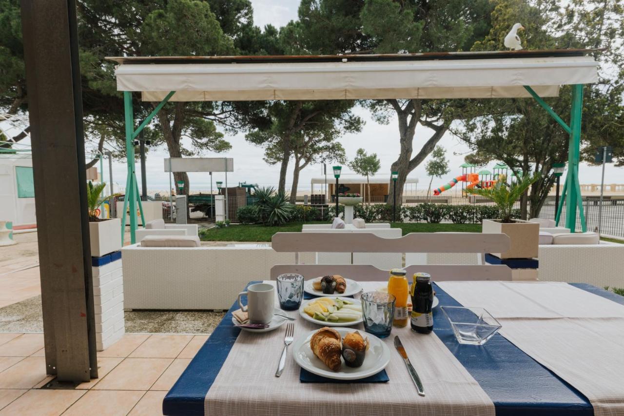 Hotel Villa Franca Lignano Sabbiadoro Buitenkant foto
