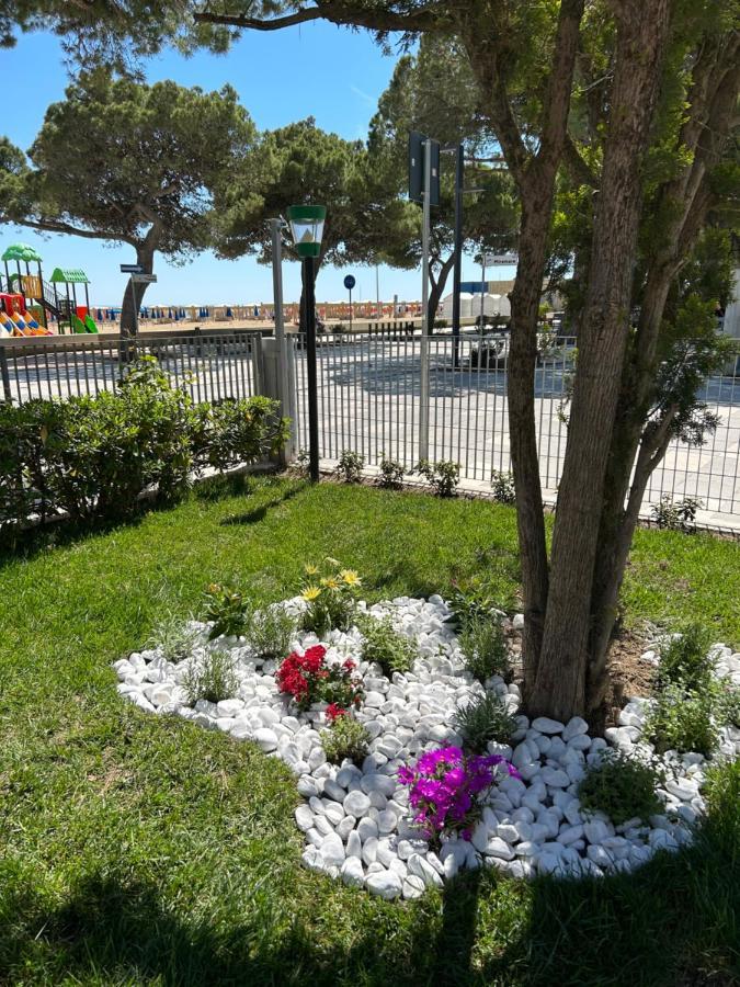 Hotel Villa Franca Lignano Sabbiadoro Buitenkant foto