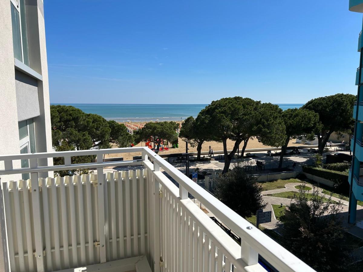 Hotel Villa Franca Lignano Sabbiadoro Buitenkant foto