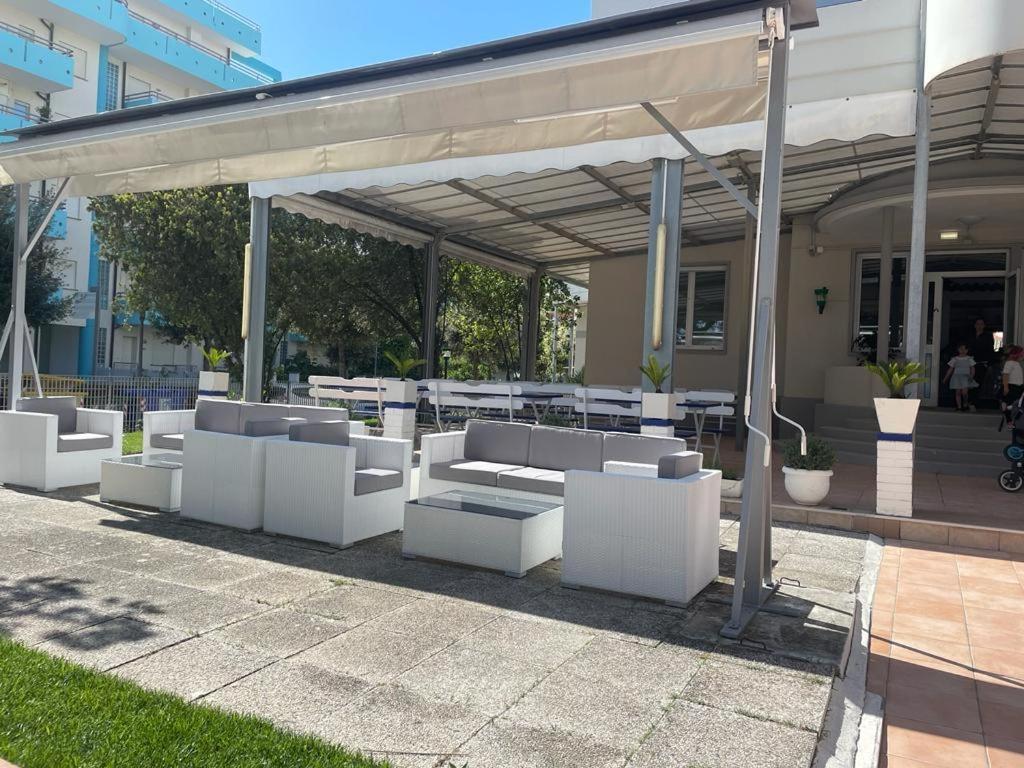 Hotel Villa Franca Lignano Sabbiadoro Buitenkant foto