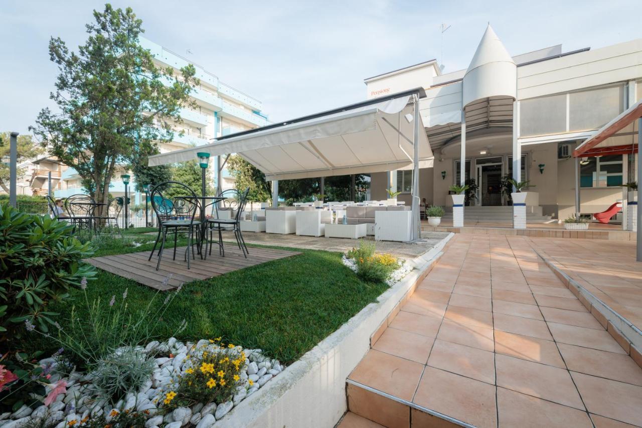 Hotel Villa Franca Lignano Sabbiadoro Buitenkant foto