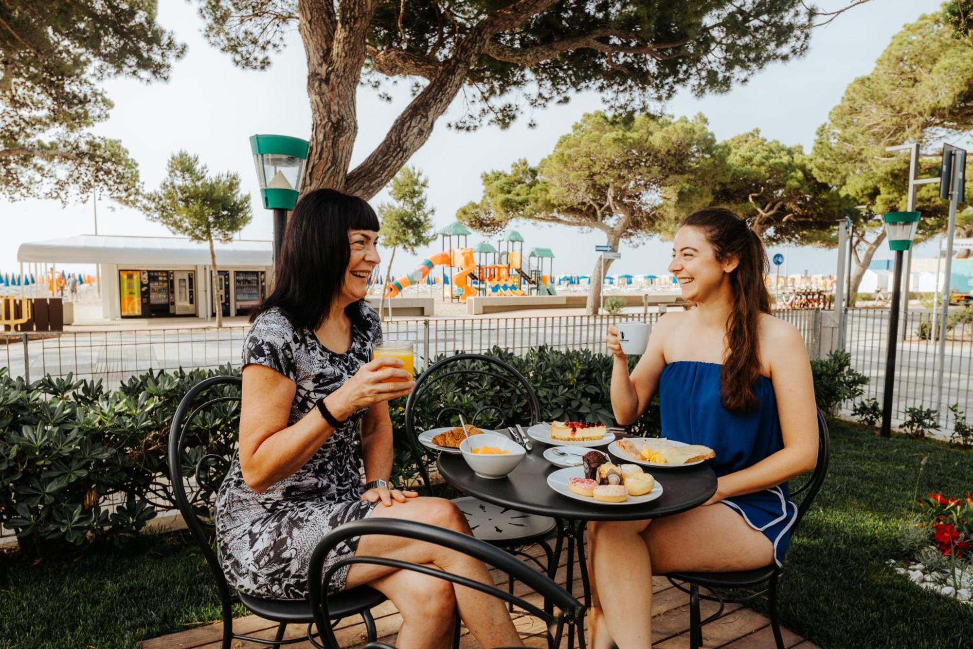 Hotel Villa Franca Lignano Sabbiadoro Buitenkant foto