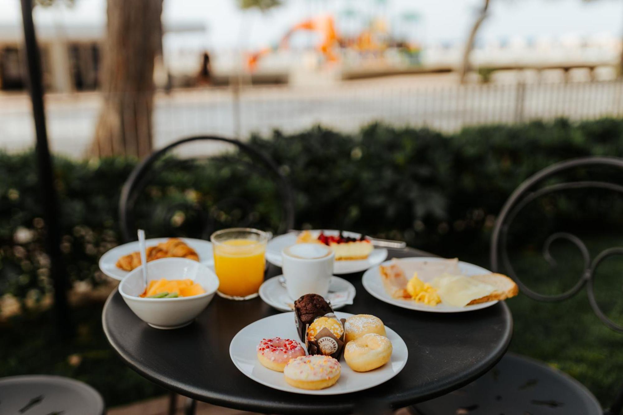 Hotel Villa Franca Lignano Sabbiadoro Buitenkant foto